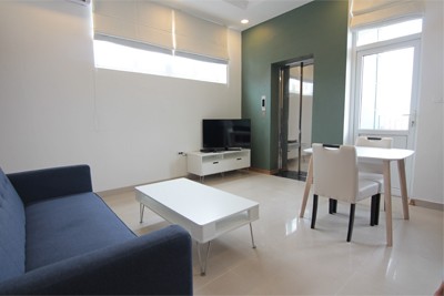 Bright 1 bedroom apartment  for rent on Au Co street, Tay Ho district