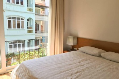 Full furniture serviced apartment with one bedroom for rent in Linh Lang street, Ba Dinh district, Hanoi