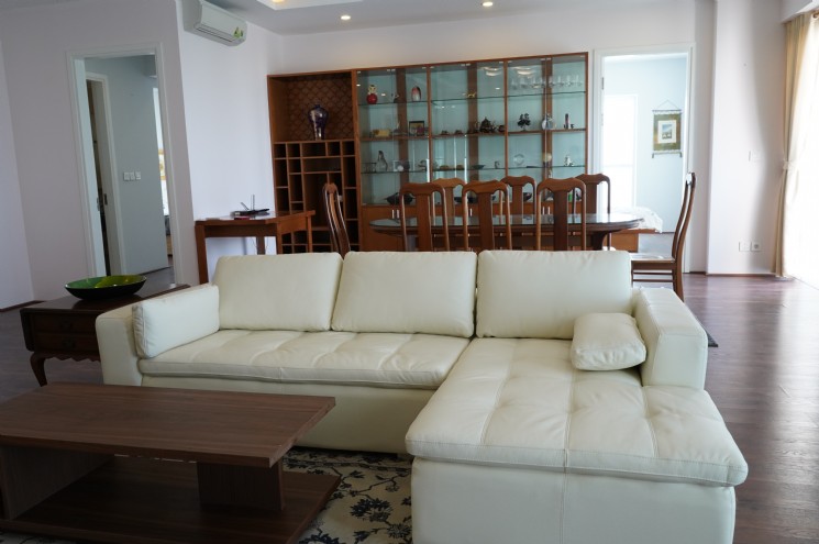 Apartment for rent in area of 154 sqm, 3 bedrooms in L1 Ciputra building. 2