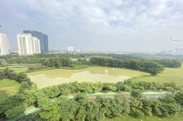 Apartment for rent in high rise building P2 Ciputra. Area of 145 sqm, view of golf course, good price. 4