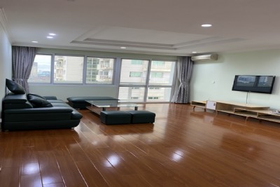 Apartment for rent with area of 153 sqm at E4 building in Ciputra