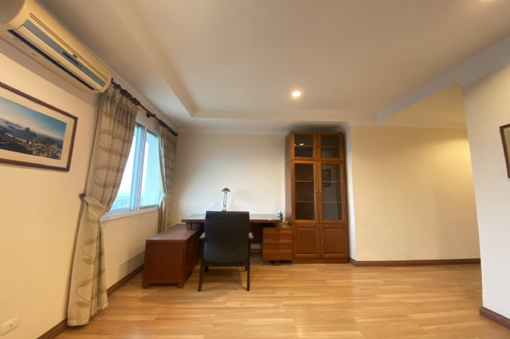 Building E4, Ciputra urban area has a 153 sqm apartment for rent, fully furnished. 14