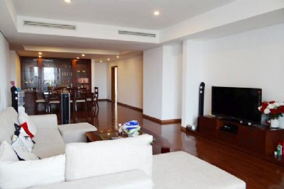 High floor apartment with 3 bedrooms for rent in Pacific Place